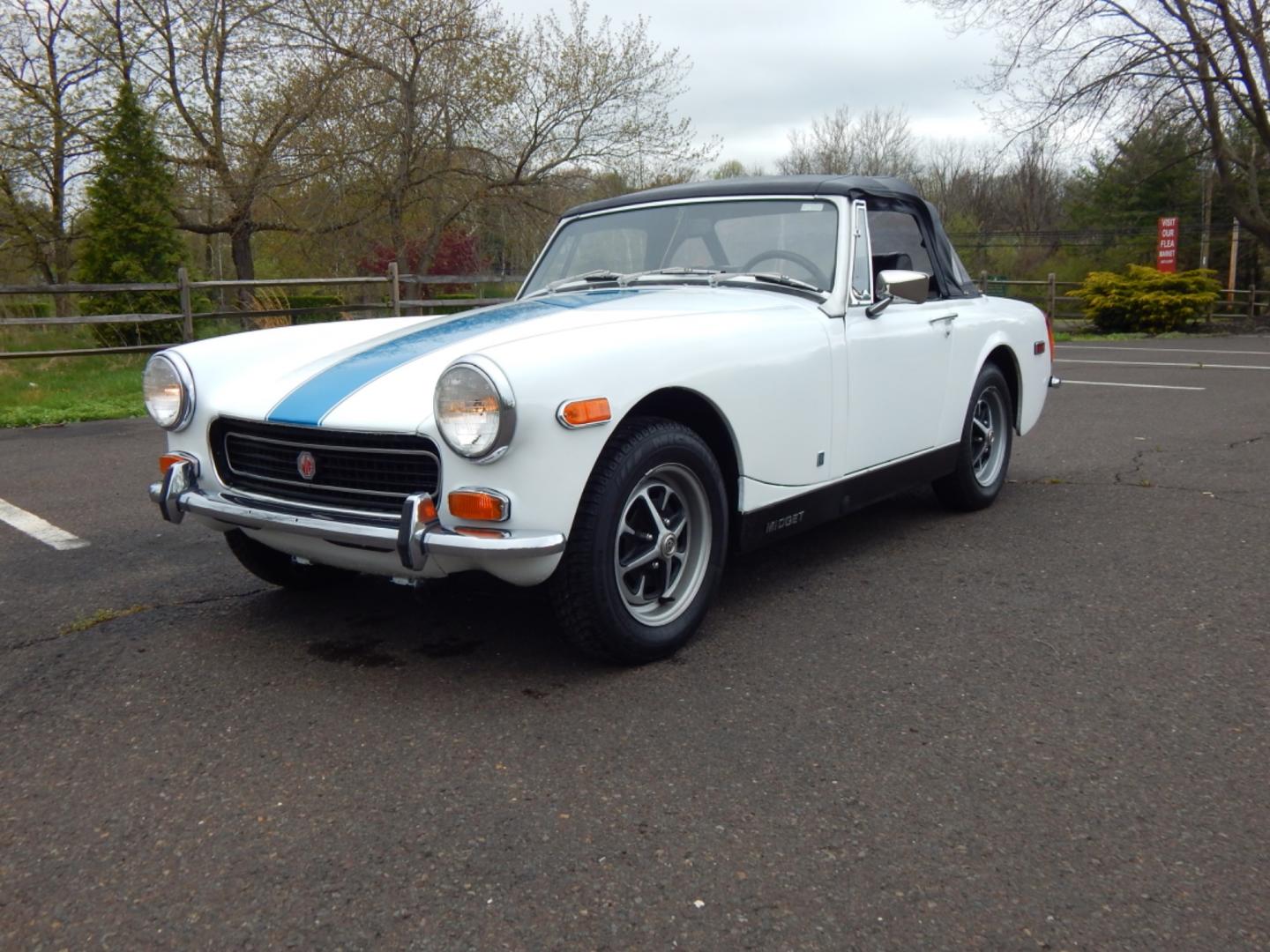 1972 White /Black MG Midget (GAN5UC10613) with an 4 cylinder engine, 4 speed manual transmission, located at 6528 Lower York Road, New Hope, PA, 18938, (215) 862-9555, 40.358707, -74.977882 - Here for sale is very nice 1972 MG Midget convertible. Under the hood is a 4 cylinder which puts power to the rear wheels via a 4 speed manual transmission. Features include; black vinyl interior in great shape, wooden shift knob, AM/FM/CD, Sony head unit, Black vinyl convertible top, chrome bumpe - Photo#0